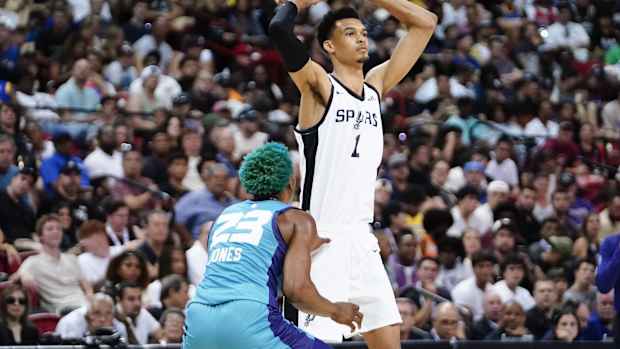 SpursVictorWembanyamaHornetsSummerLeague